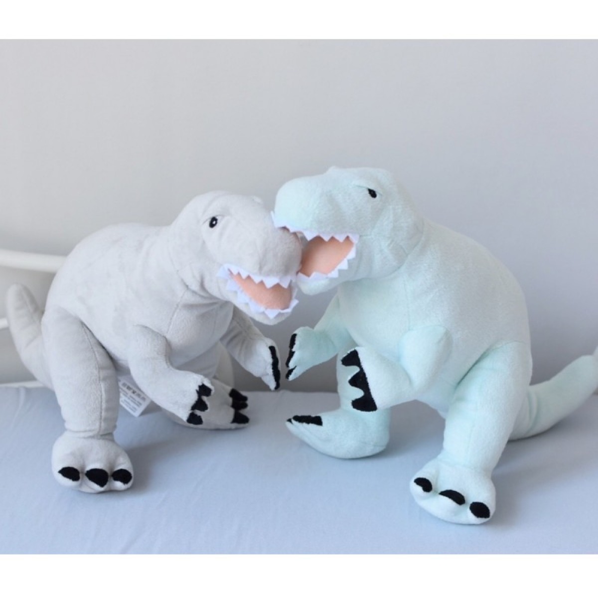 Pehme dinosaurus, hall