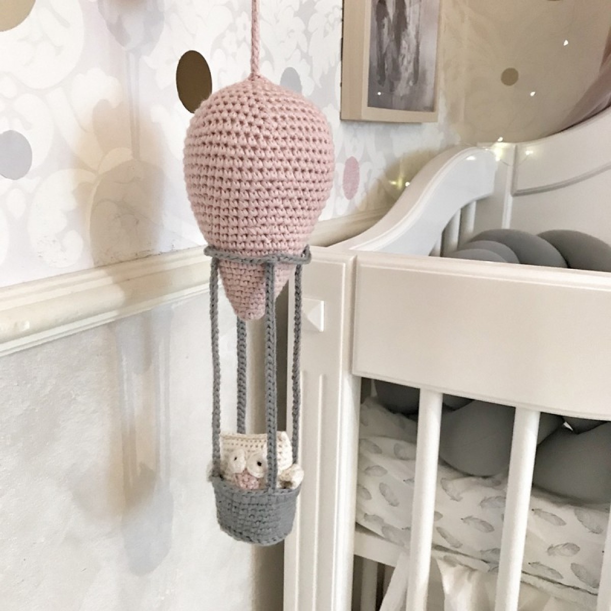 Pūce ar balonu – mīkstā rotaļlieta no bioloģiskās kokvilnas, 30 cm