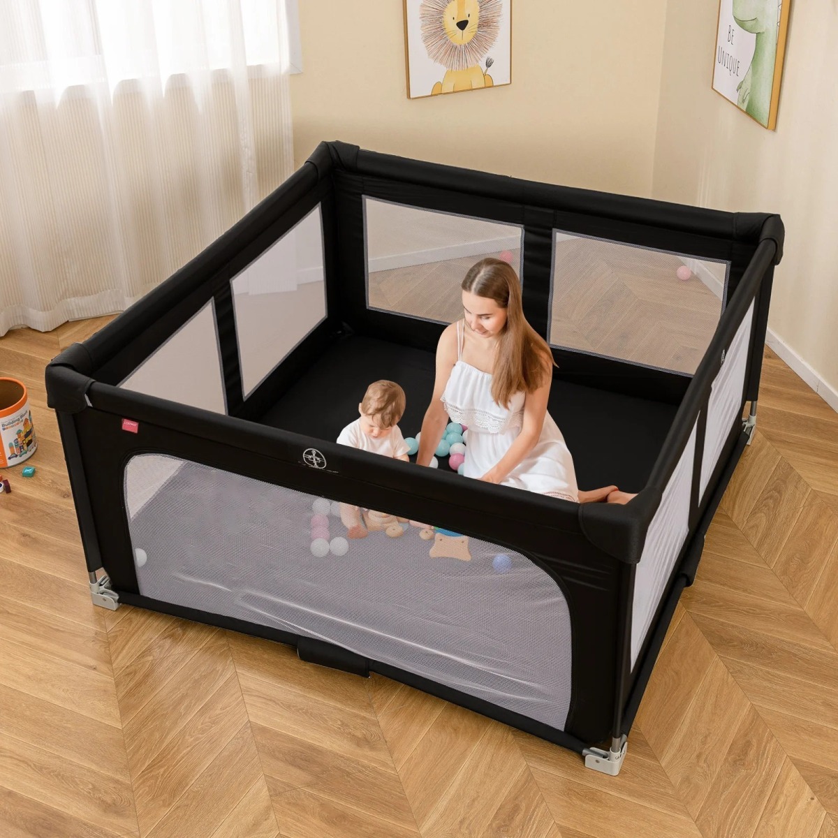 Saliekams MAZULIM paredzēts manēžas nožogojums 150 x 150 cm ar 50 bumbiņām, melns