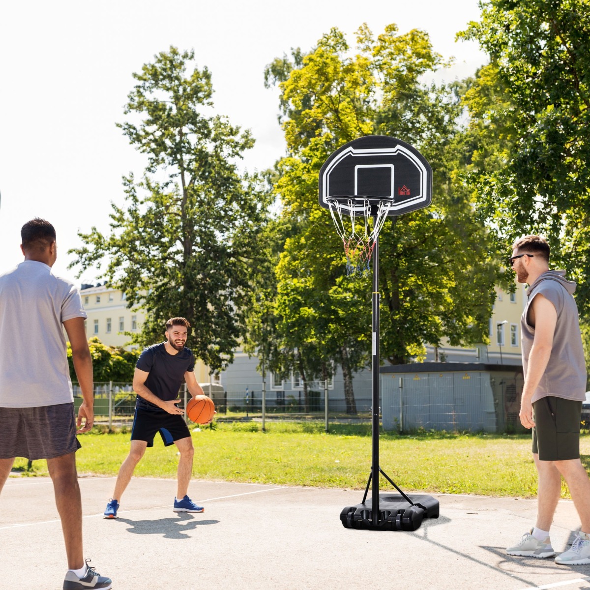 Basketbola groza pamatne ar regulējamu augstumu un riteņiem