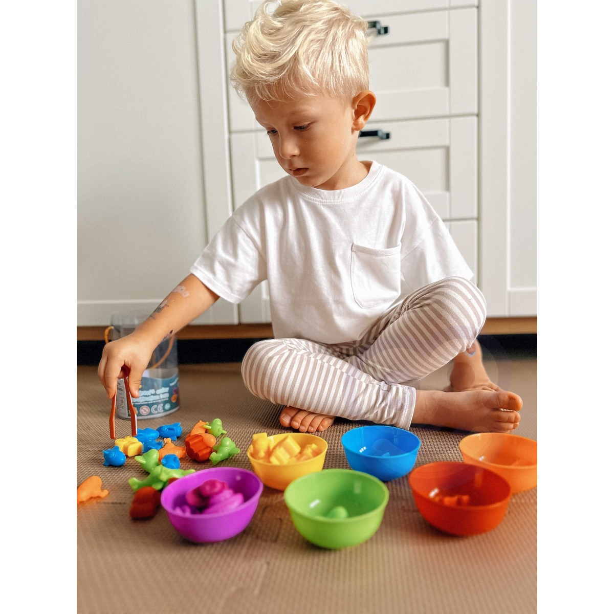 Montessori krāsu šķirošanas spēle „Jūra un sauszeme”, 64 gab.