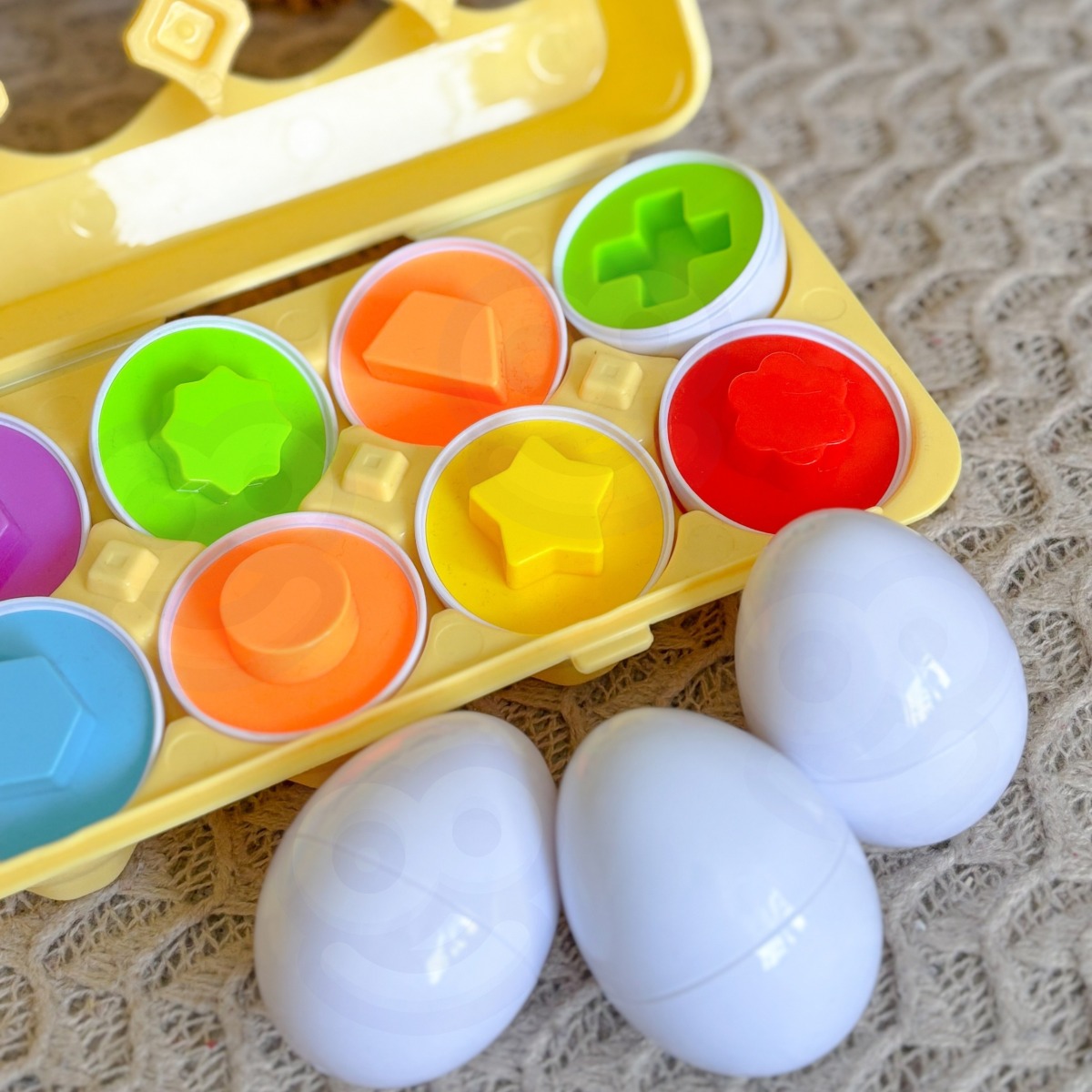 Montessori munapuzzle – sobitage kujundid ja värvid