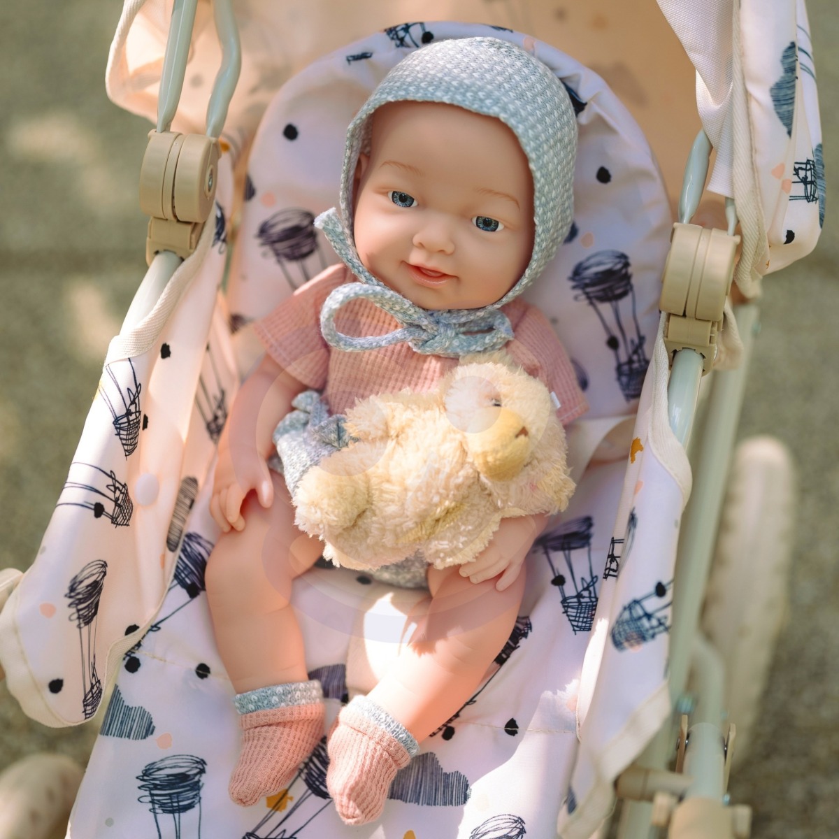 ROYAL mazulīte 36 cm ar lācīti un piederumiem barošanai