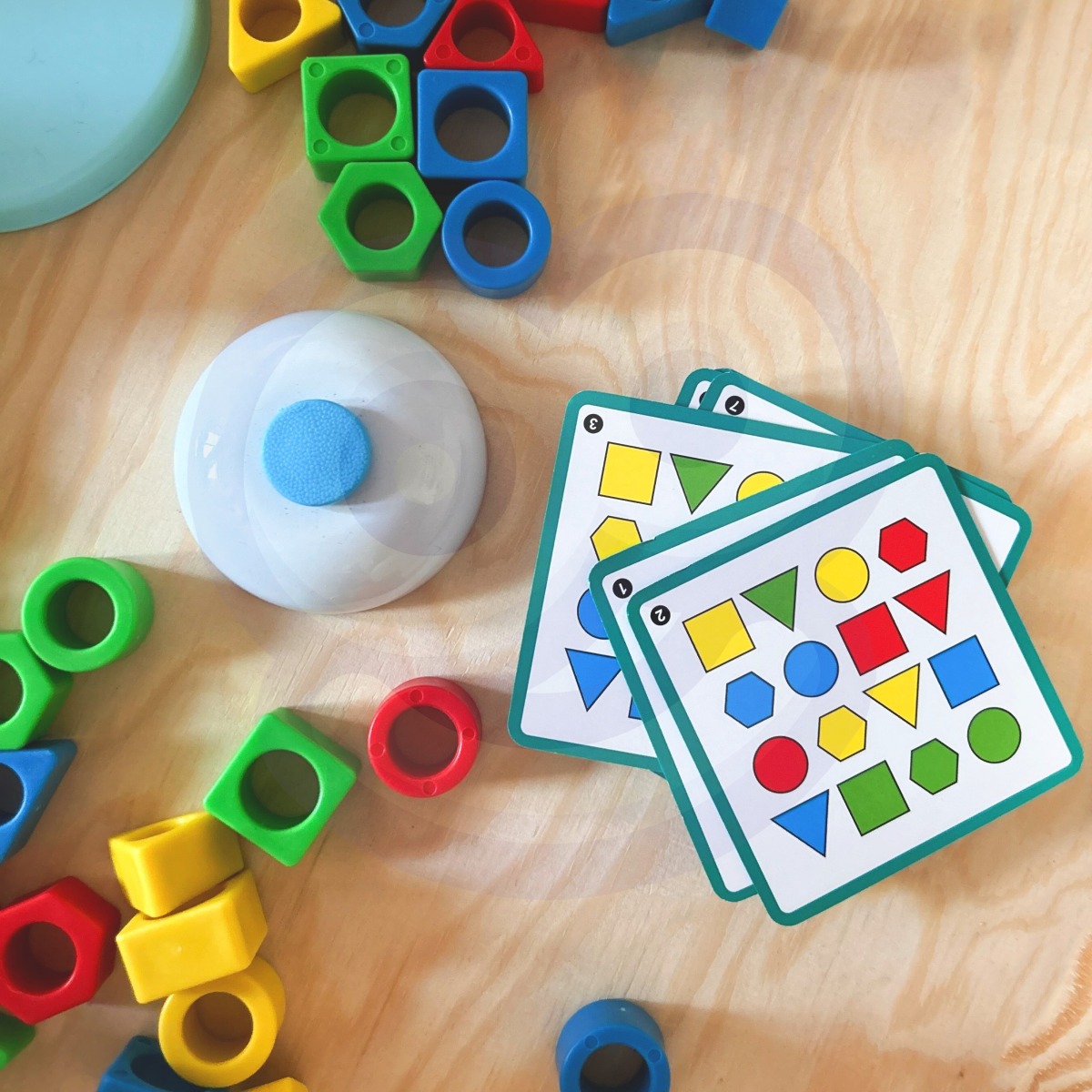 Montessori dinozauru formu saskaņošanas spēle