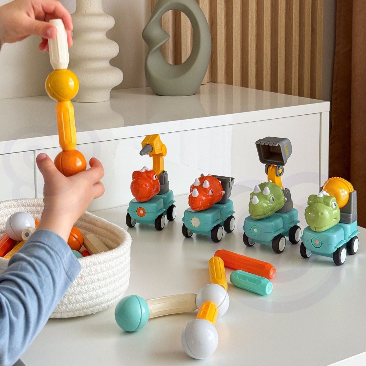 Magnētiskie klucīši ar dinozauriem, 84 gab. – Dino Cars, 3+