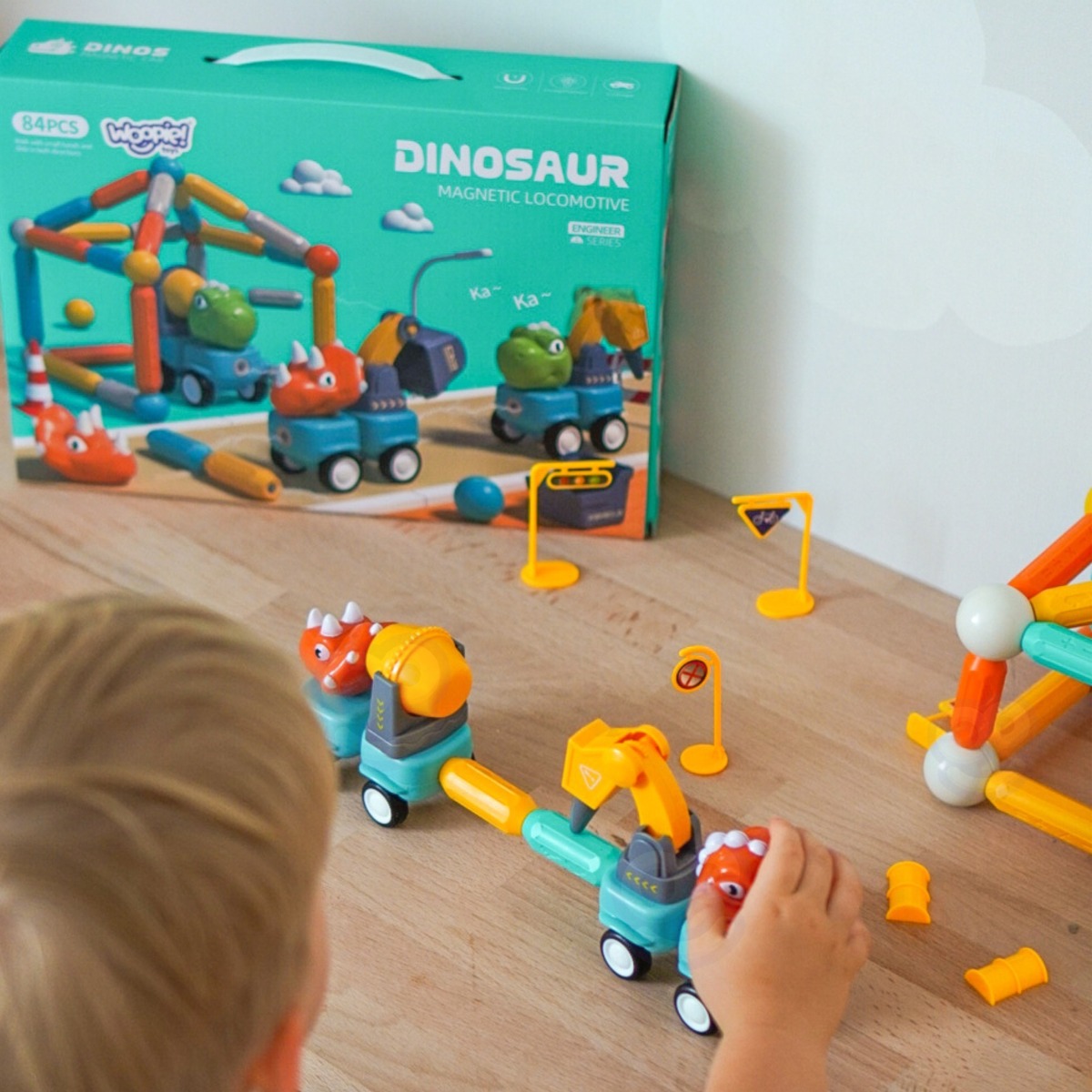 Magnētiskie klucīši ar dinozauriem, 84 gab. – Dino Cars, 3+