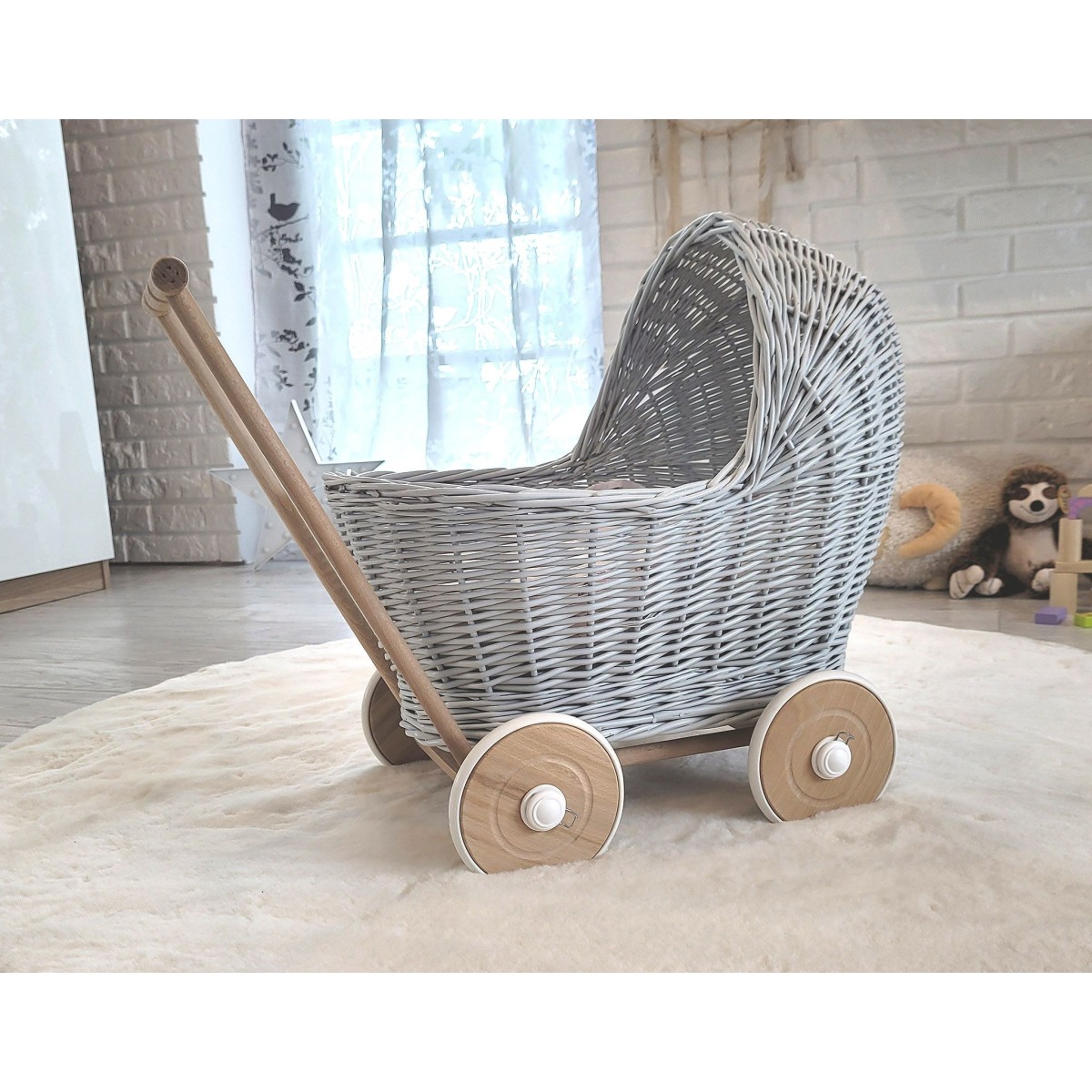 Pīti leļļu ratiņi — pelēki