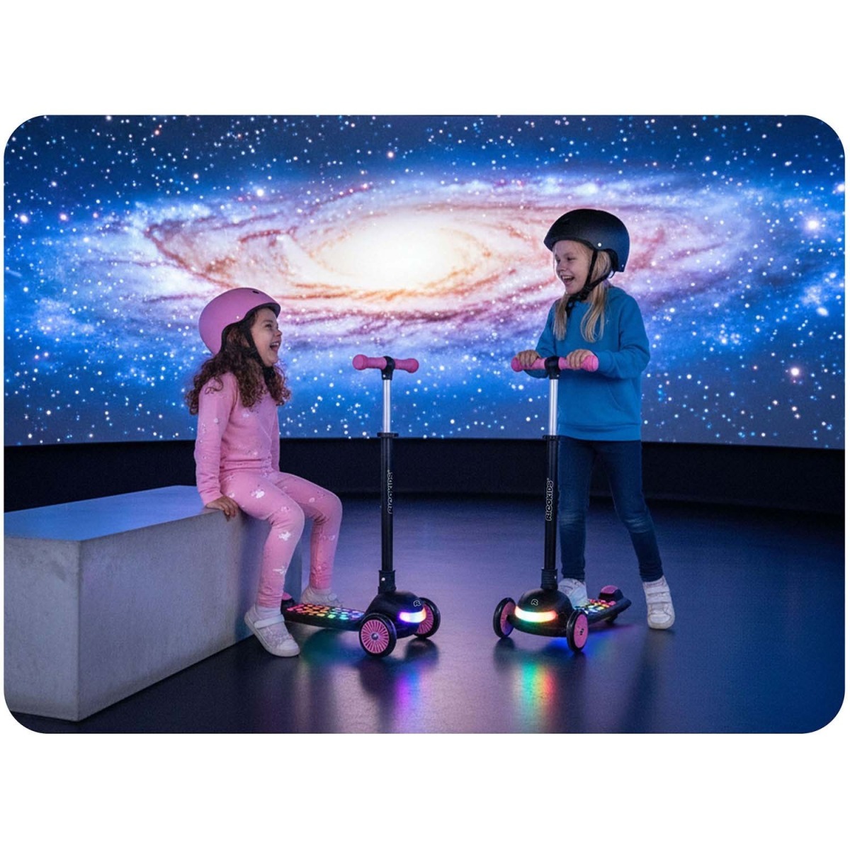 Ricokids Glowi 3-riteņu balansa skrejritenis ar LED gaismām, melns un rozā