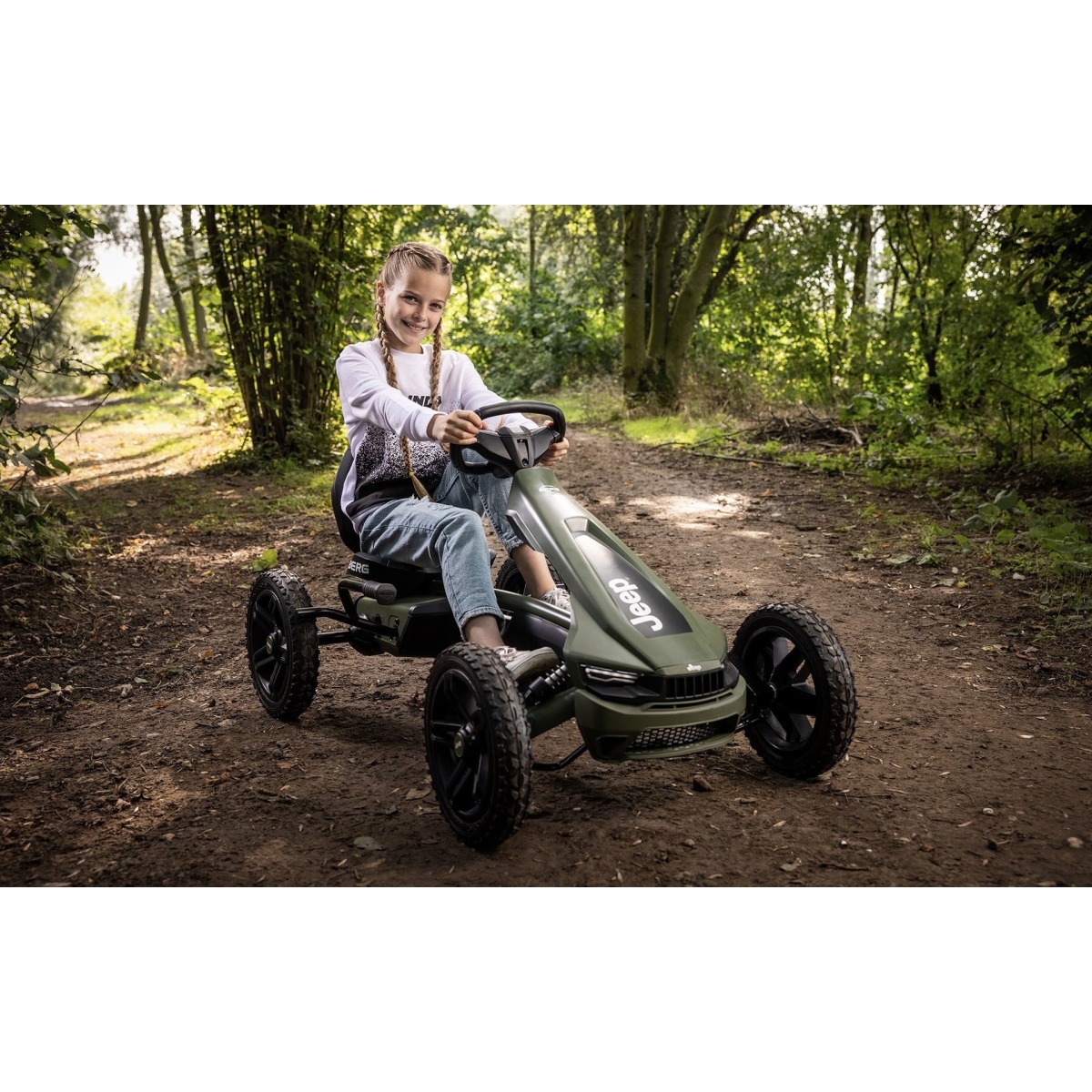 Jeep Cherokee rallijkarts zaļā krāsā