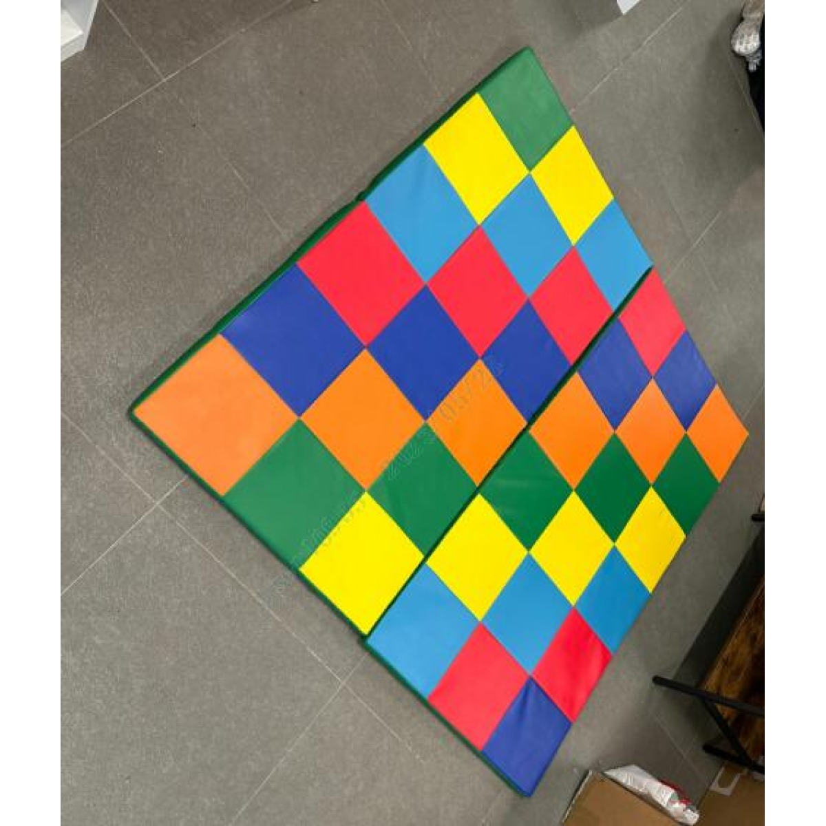 Kokkupandav väikelapse mängumatt kunstnahast ja pehmest vahu