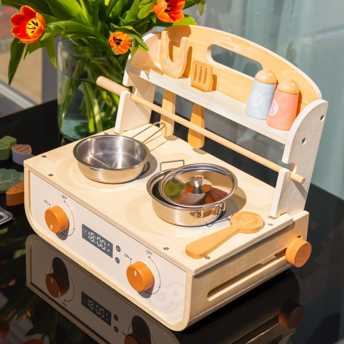Tooky Toy koka virtuve ar grilu, iesmu un piederumiem