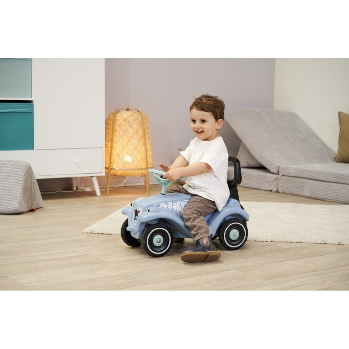 BIG Bobby Car Classic gaiši zilā krāsā ar stumšanas rokturi, no 12 mēnešiem