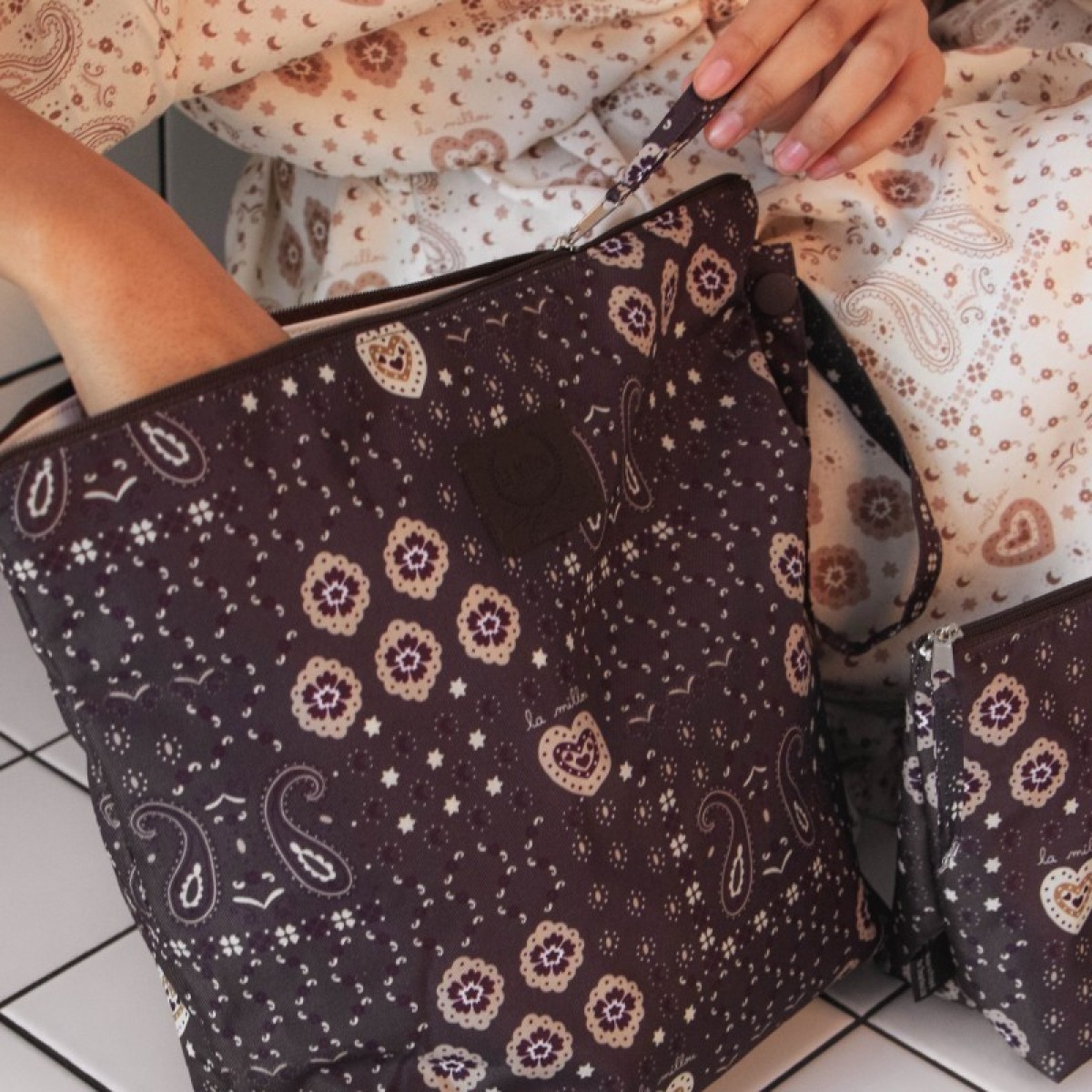 Ūdensnecaurlaidīga kosmētikas soma BANDANA CHOCO