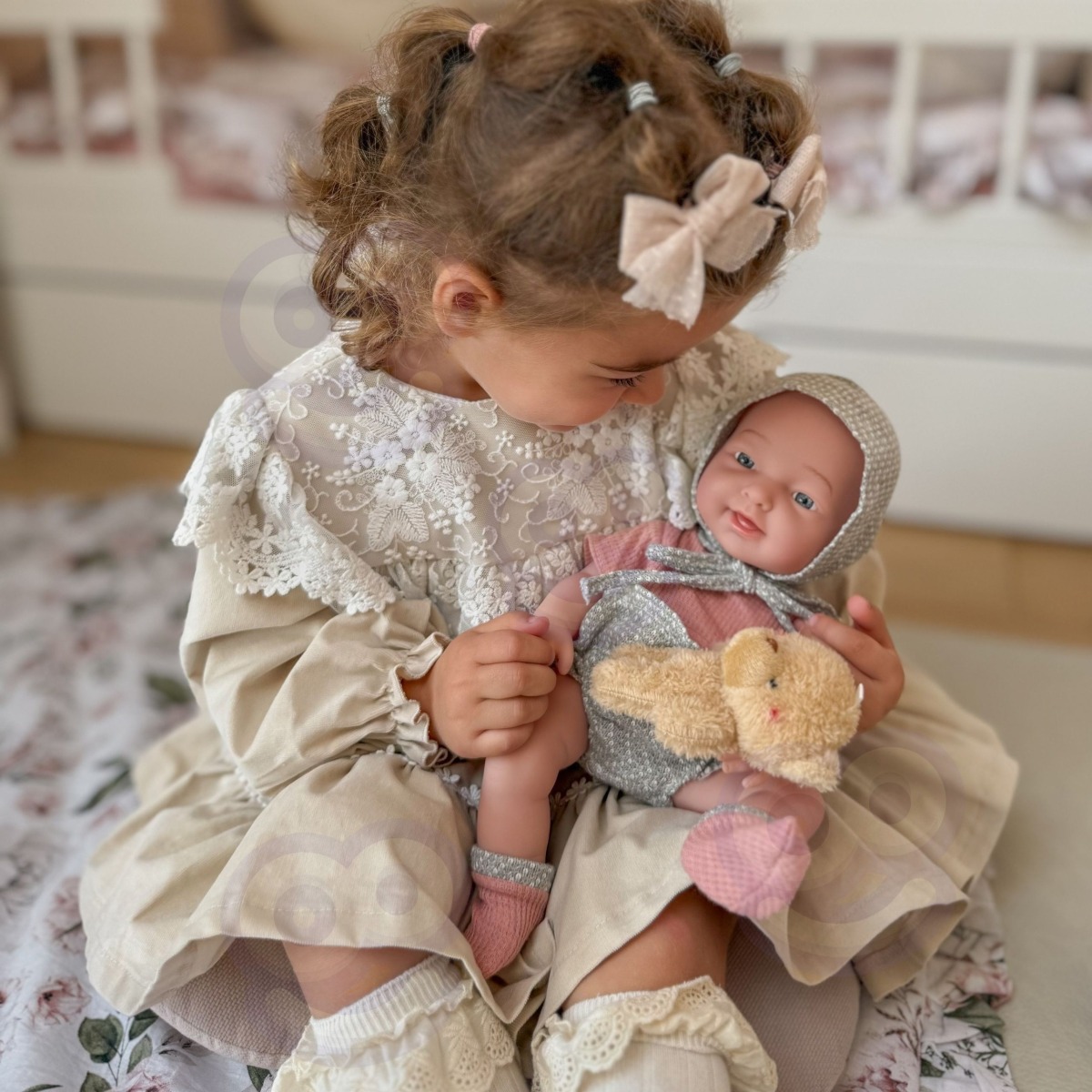 ROYAL mazulīte 36 cm ar lācīti un piederumiem barošanai