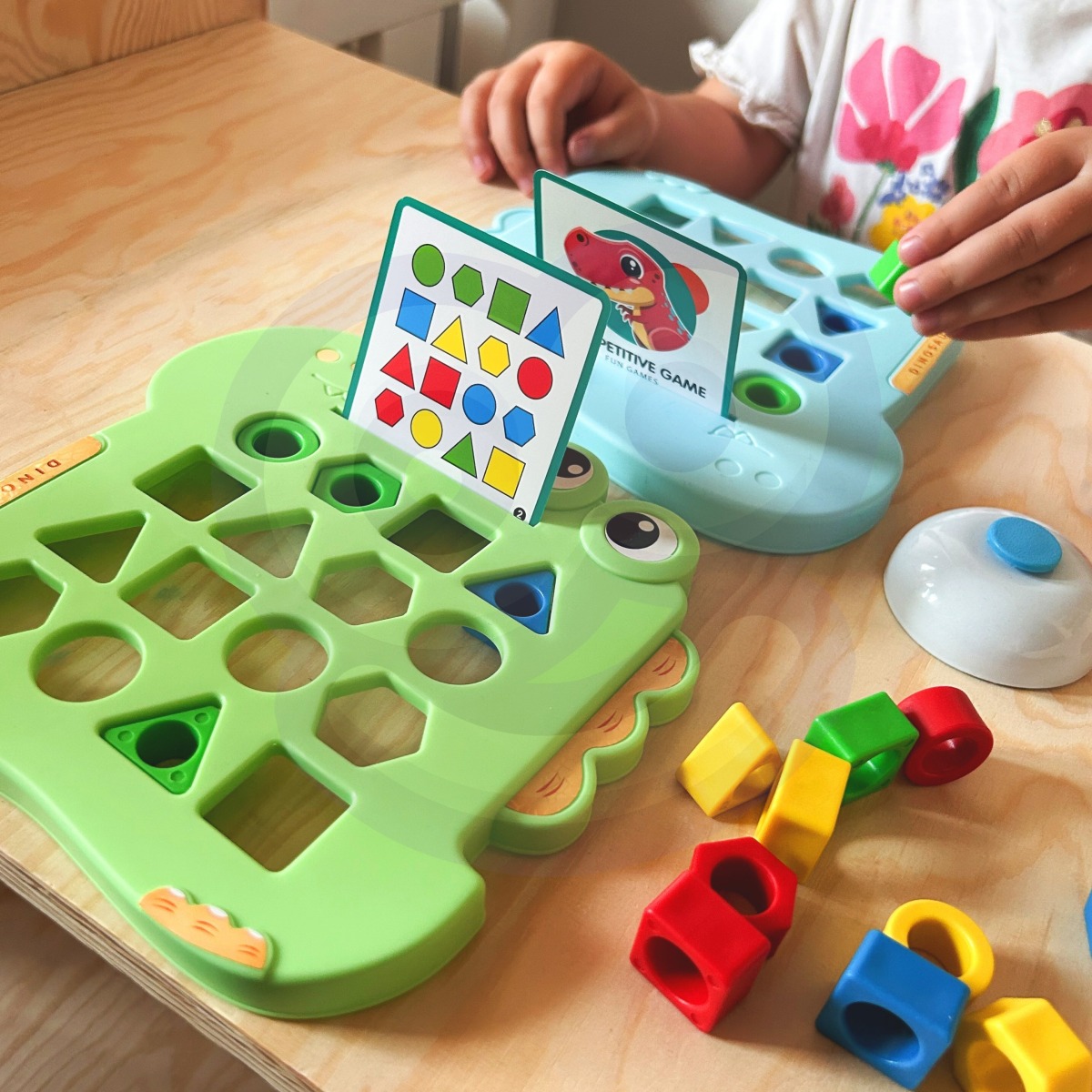 Montessori dinozauru formu saskaņošanas spēle