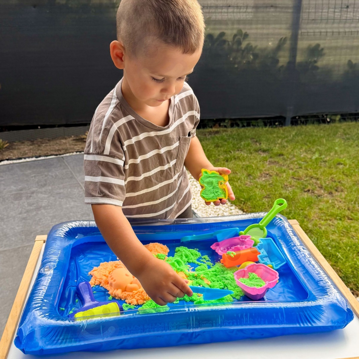 Kinetic Sand Magic baseina komplekts ar formiņām, no 3 gadu vecuma