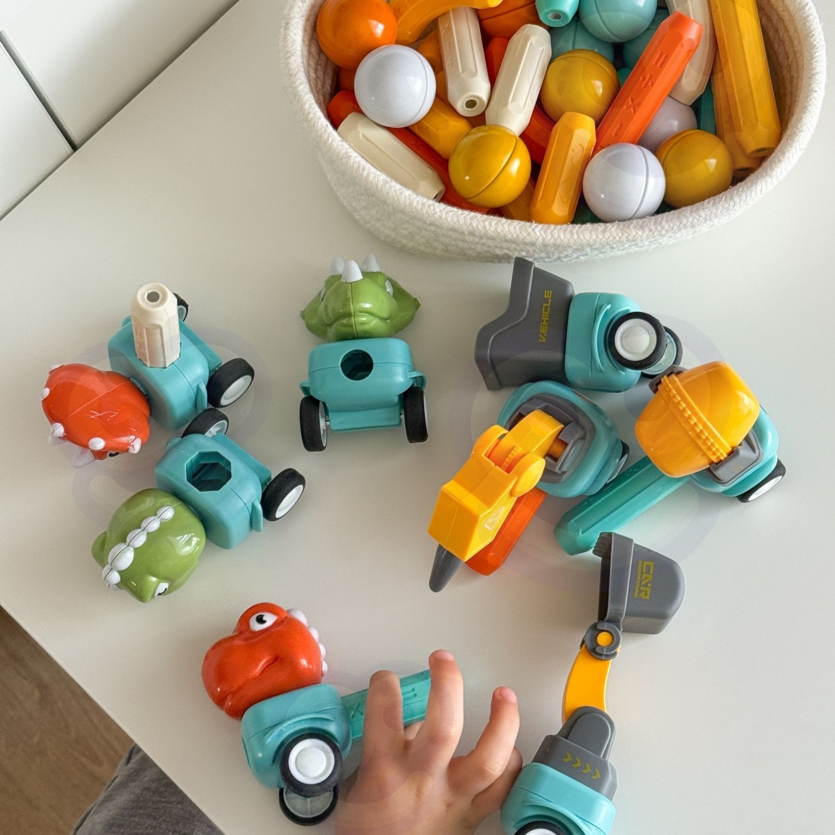 Magnētiskie klucīši ar dinozauriem, 84 gab. – Dino Cars, 3+