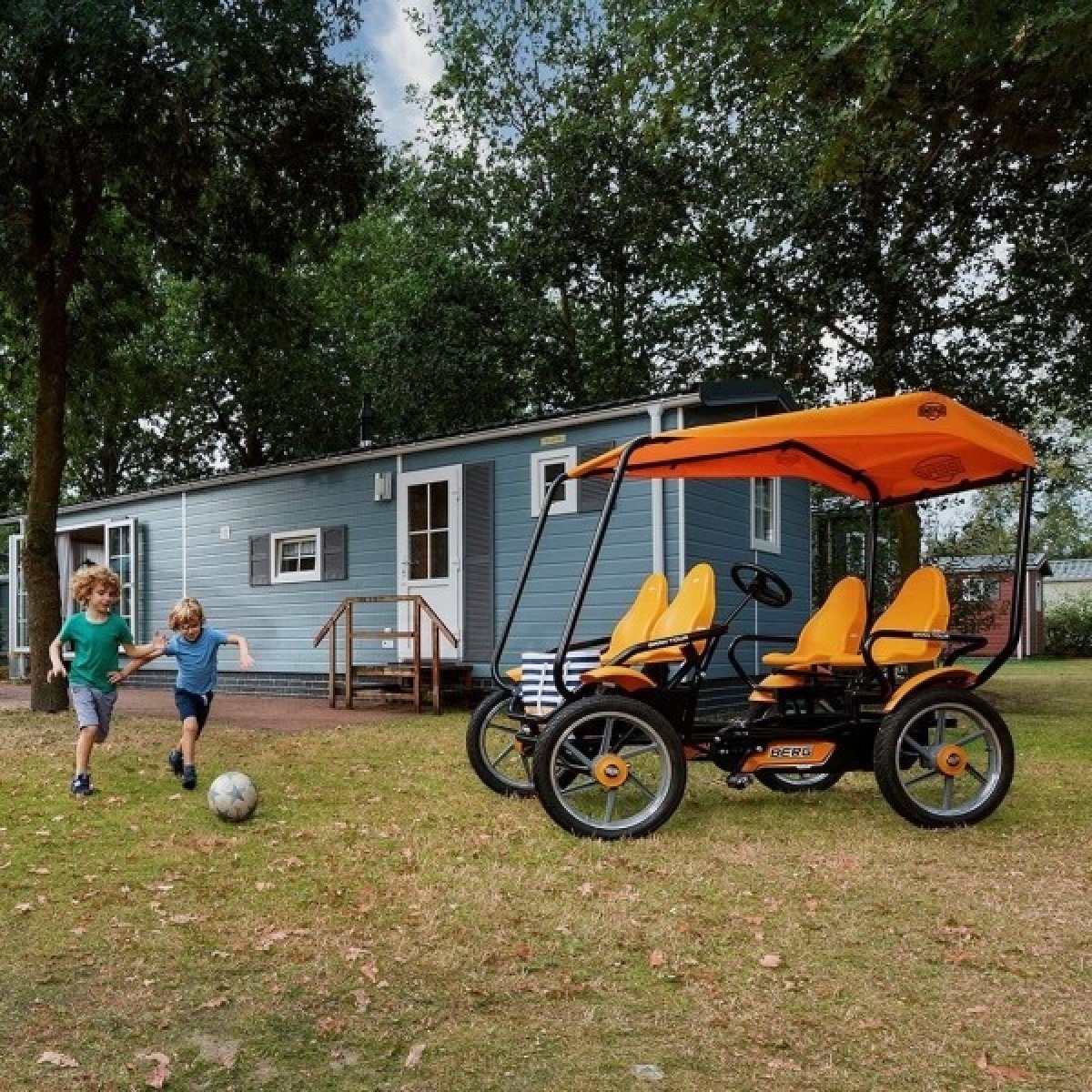BERG Gran Tour Racer ar 4 sēdvietām