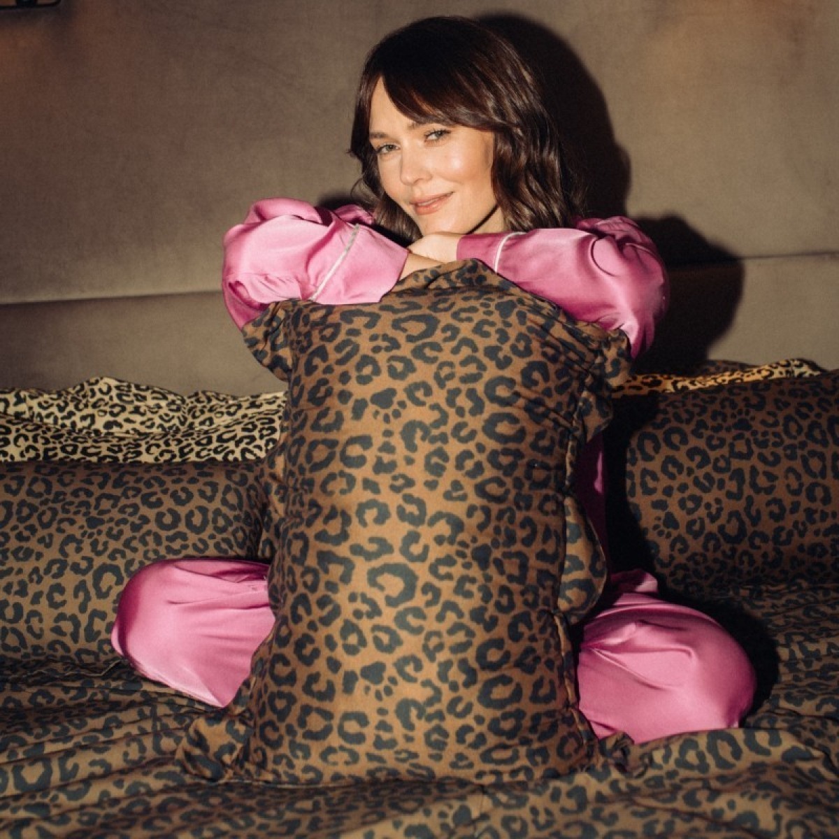 Magdalena Lamparskas kokvilnas miega spilvens LEOPARD CHOCO