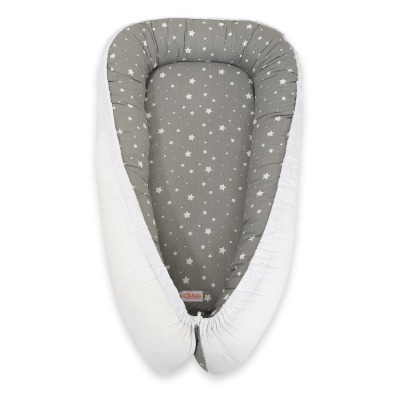 Beebipesa kahepoolne Premium Cocoon väikelastele - minitähed valge/valge