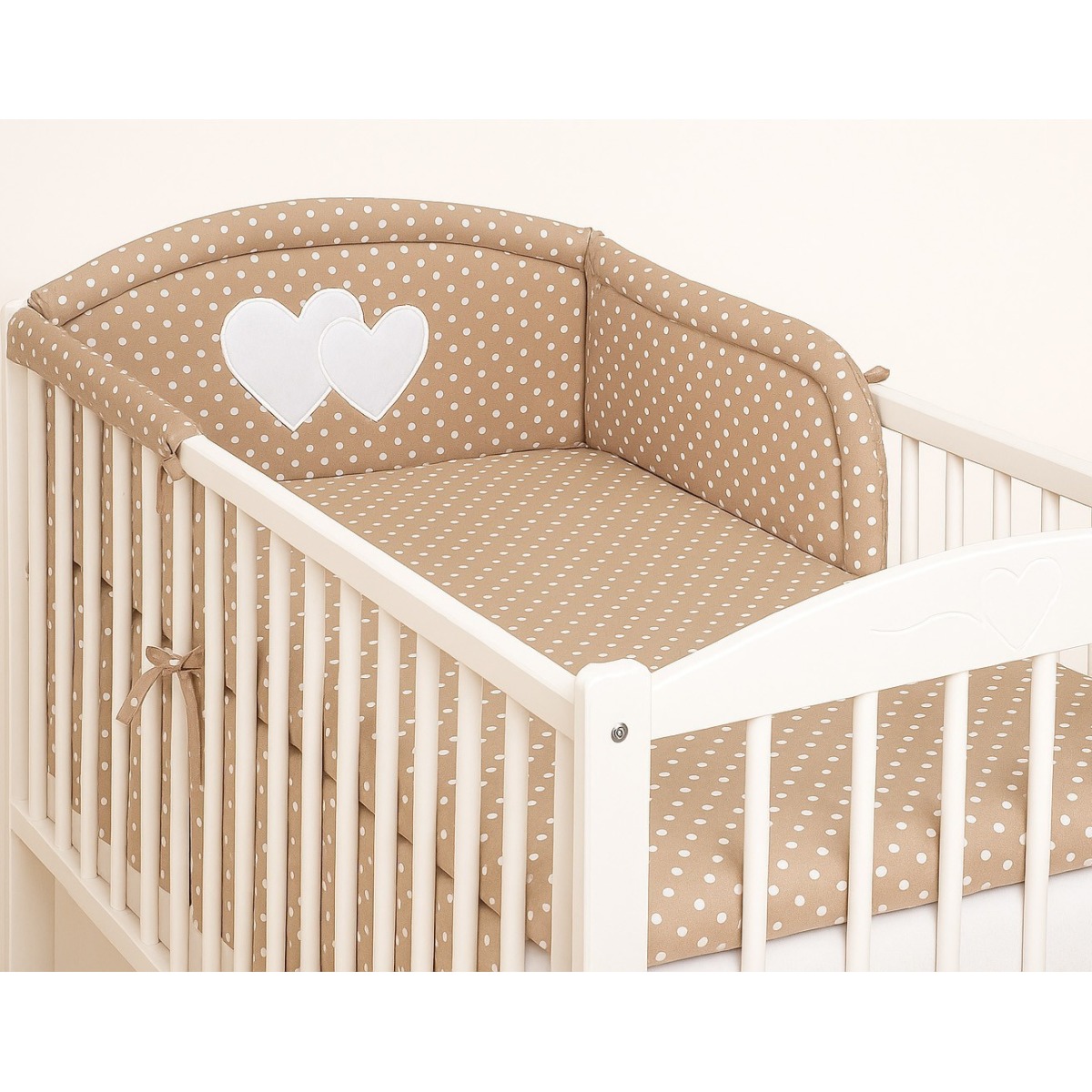 Bobono Hearts gultiņas apmale – balta ar brūniem punktiņiem, 35 x 188 cm