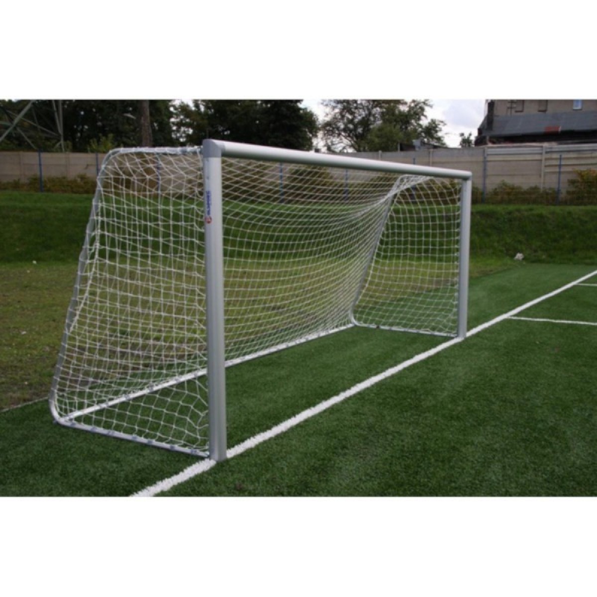 FUTBOLA VĀRTU TĪKLS 5x2x0,8x1,5m /PE 3/ NETEX, BALTS UN SARKANS